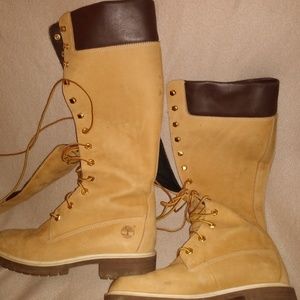 Woman's calf high Timberland boots